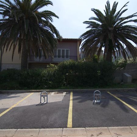 Apartments Vitoria Mali Losinj Bagian luar foto