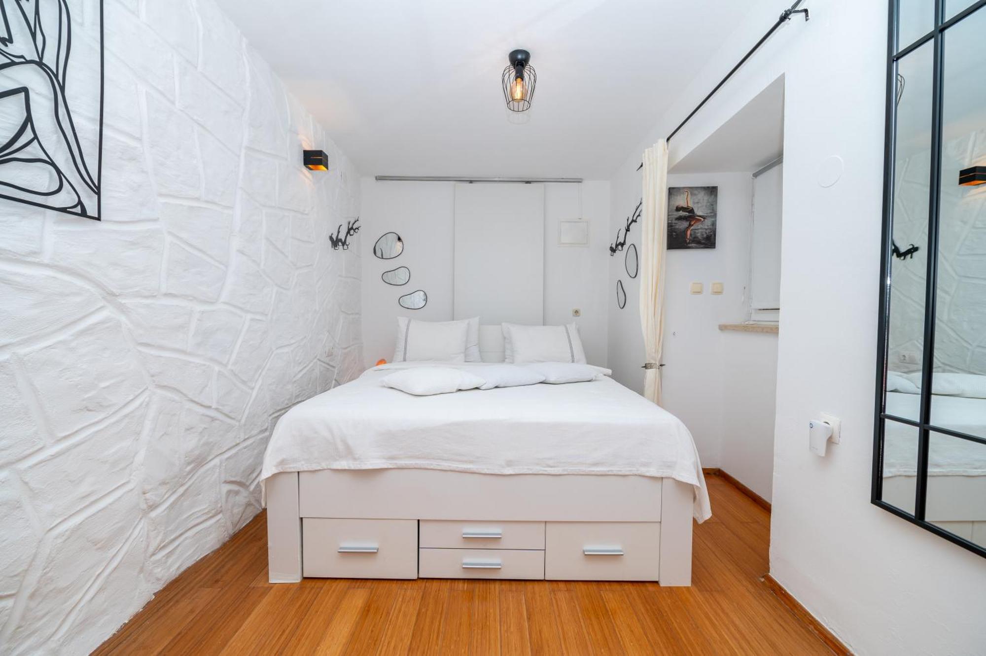 Apartments Vitoria Mali Losinj Bagian luar foto