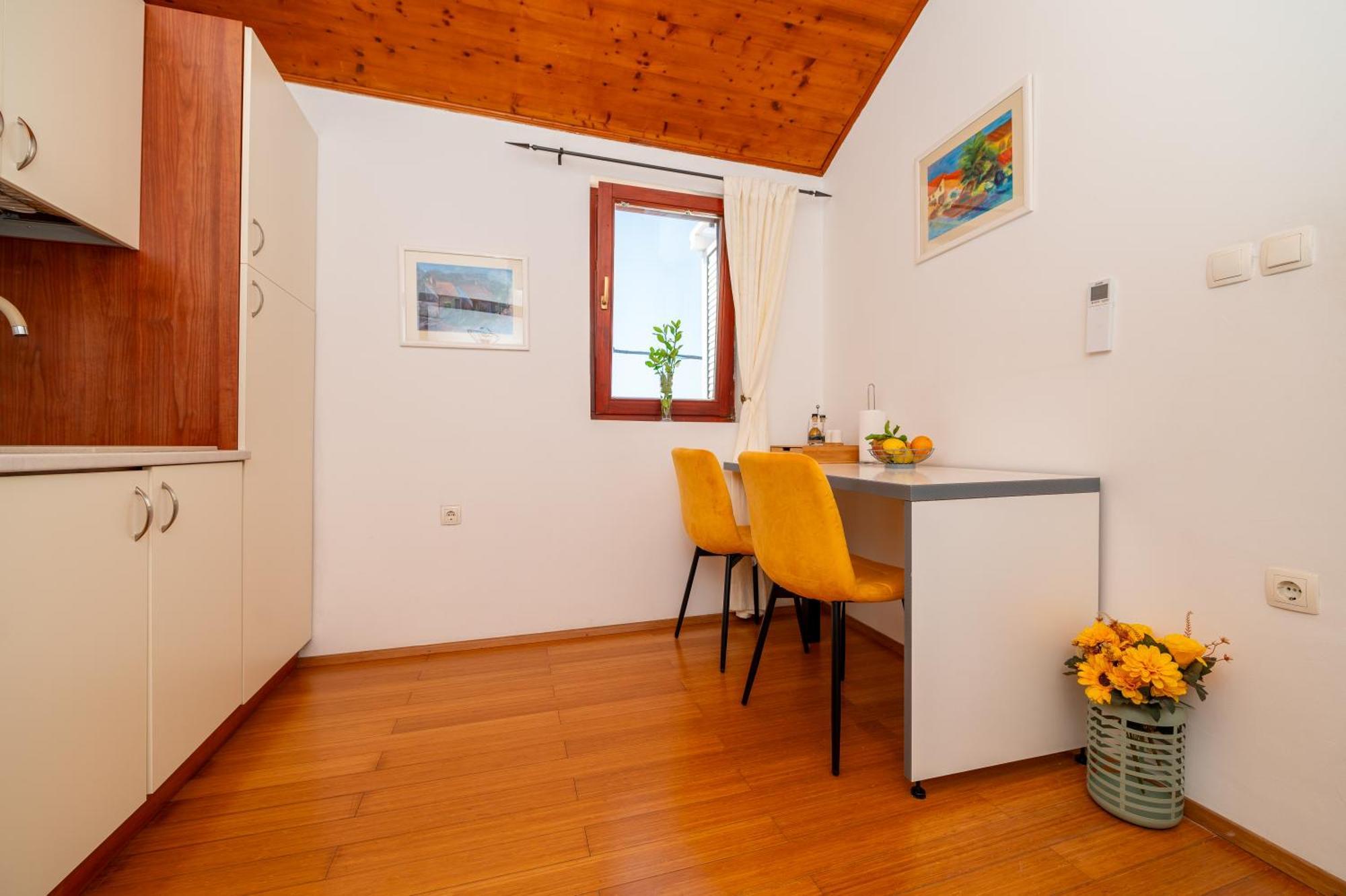 Apartments Vitoria Mali Losinj Bagian luar foto